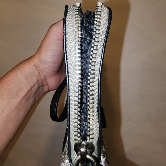 Guess Logo Wrisltet in Gray, White, and Black. NWT. - Picture 8 of 14